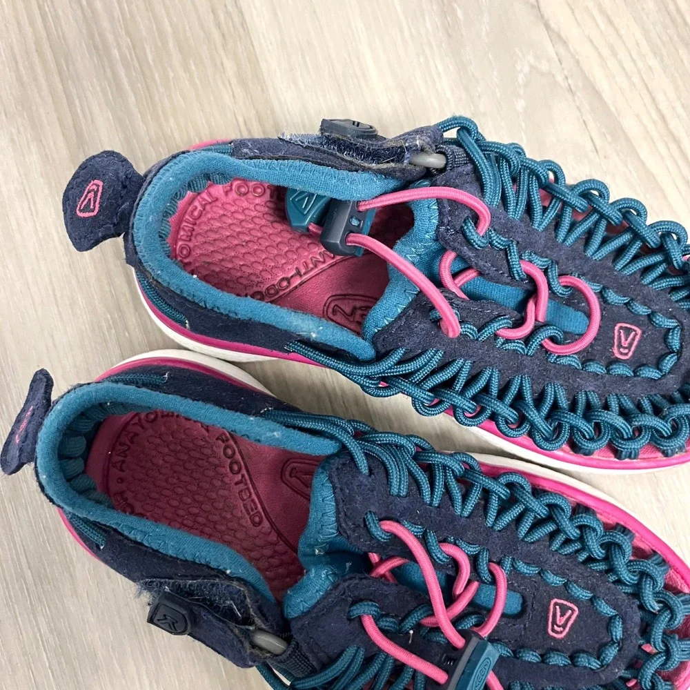 Keen Sandals Girls 8 Navy Blue and Pink Uneek O2‎ Corded Lace Up